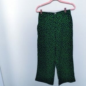 H & M Green and Black Floral Print High Rise Cropped Pants Size 6